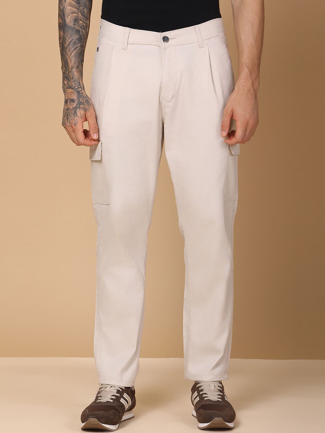 

Hence Men Relaxed Easy Wash Pleated Cargos Trousers, Cream