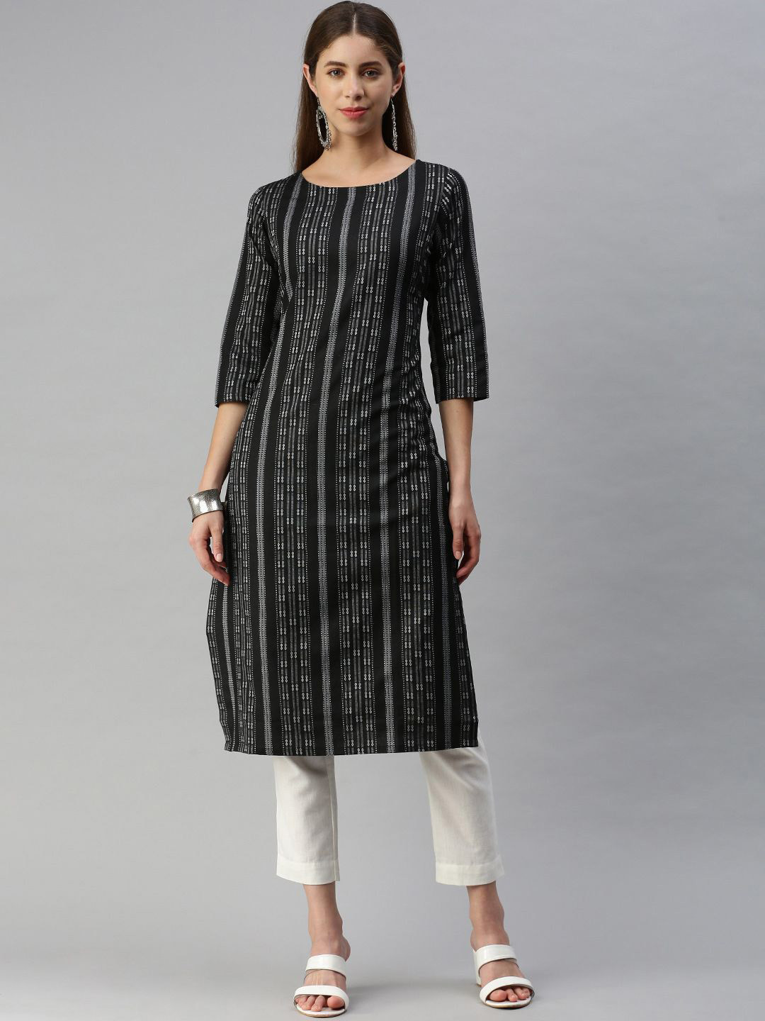 

DIVASTRI Striped Round Neck Cotton Straight Kurta, Black