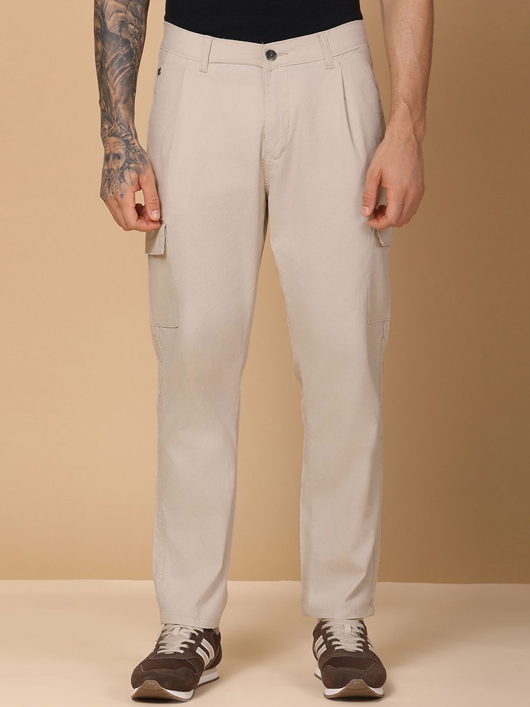 

Hence Men Relaxed Easy Wash Pleated Cargos Trousers, Beige