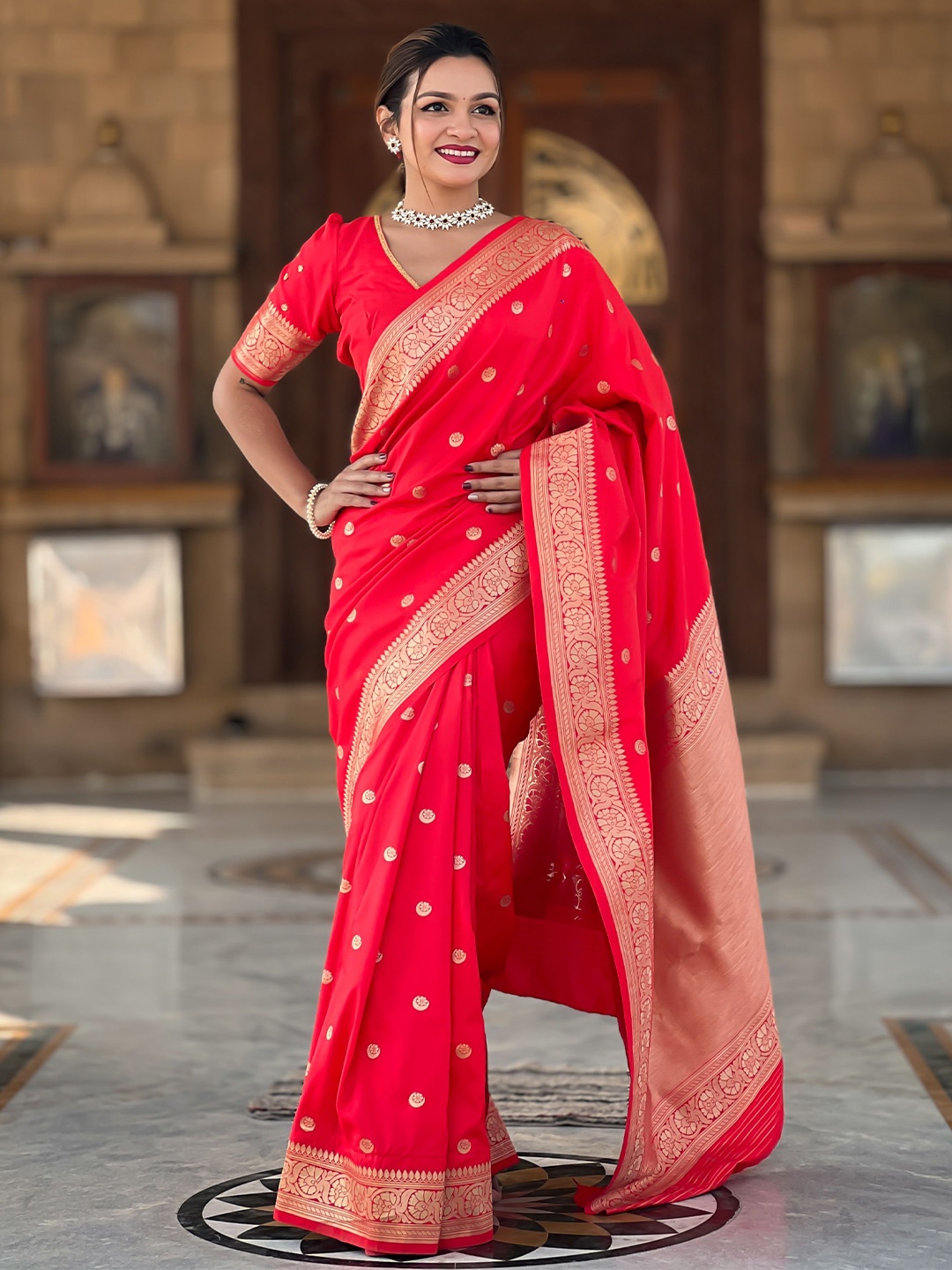 

VEECHIS Woven Design Zari Silk Banarasi Saree With Unstitched Blouse Piece, Red