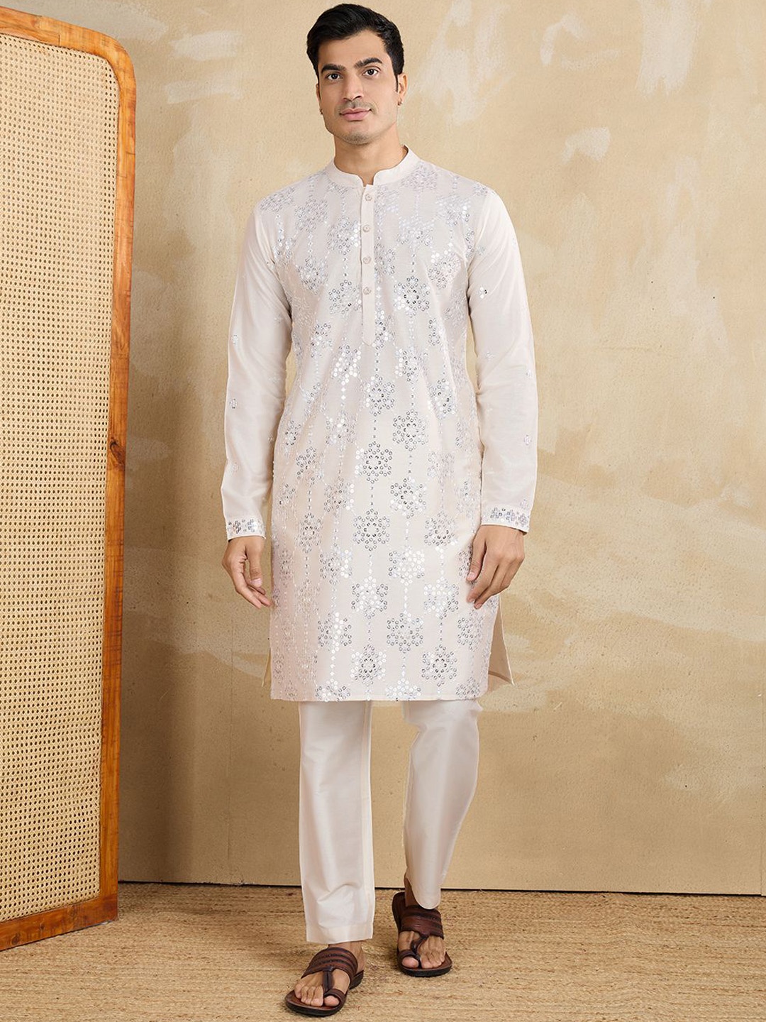 

Inddus Floral Embroidered Sequinned Mandarin Collar Silk Straight Kurta, Off white