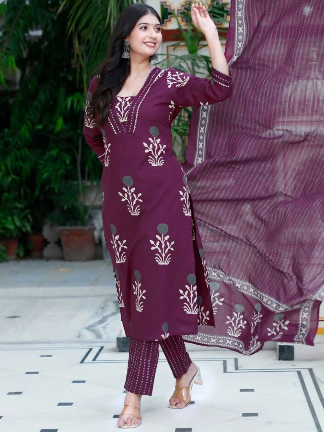 

Moda Rapido Floral Printed Square Neck Straight Kurta With Trousers & Dupatta, Purple