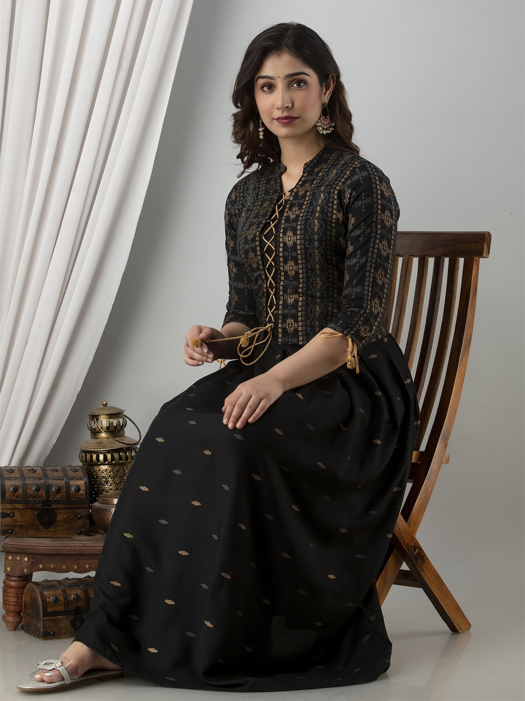 

Jaipurite Ethnic Motifs Printed Jacketed Anarkali Kurta, Black