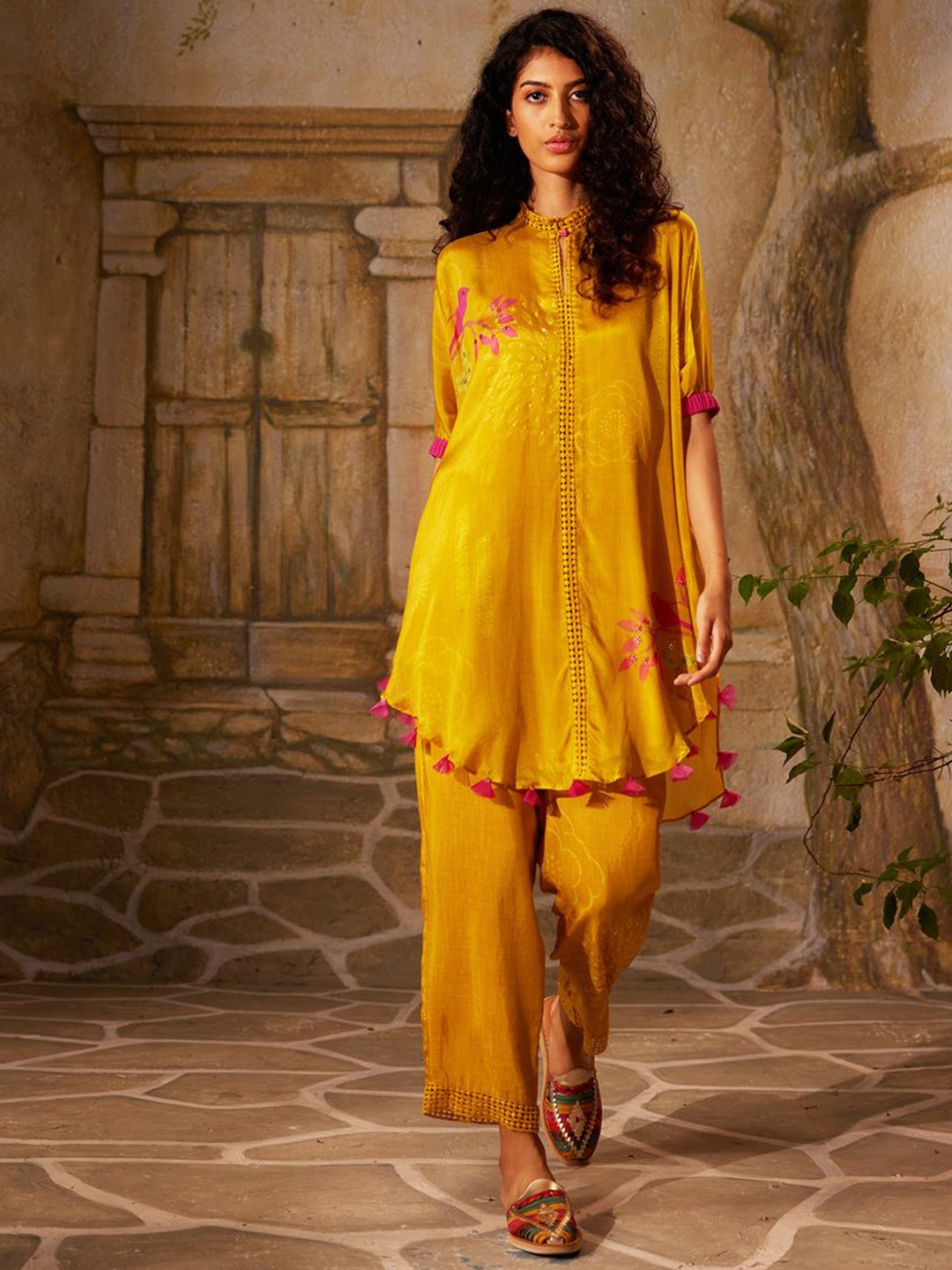 

Basil leaf Floral Printed Chinon A-Line Kurta With Trousers, Yellow