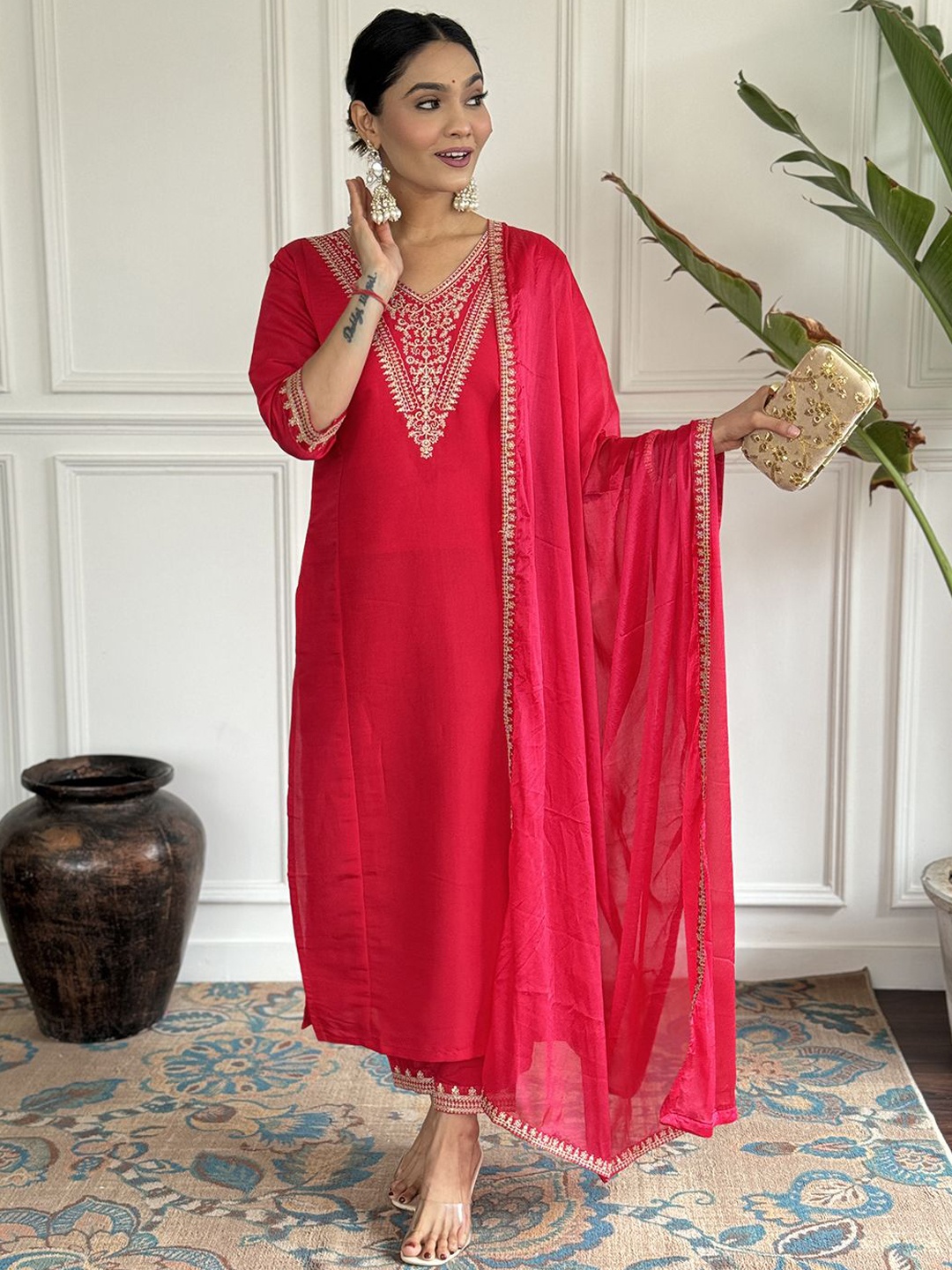 

TOOCHKI Women Ethnic Motifs Embroidered Thread Work Chanderi Silk Kurta Pant Dupatta, Pink