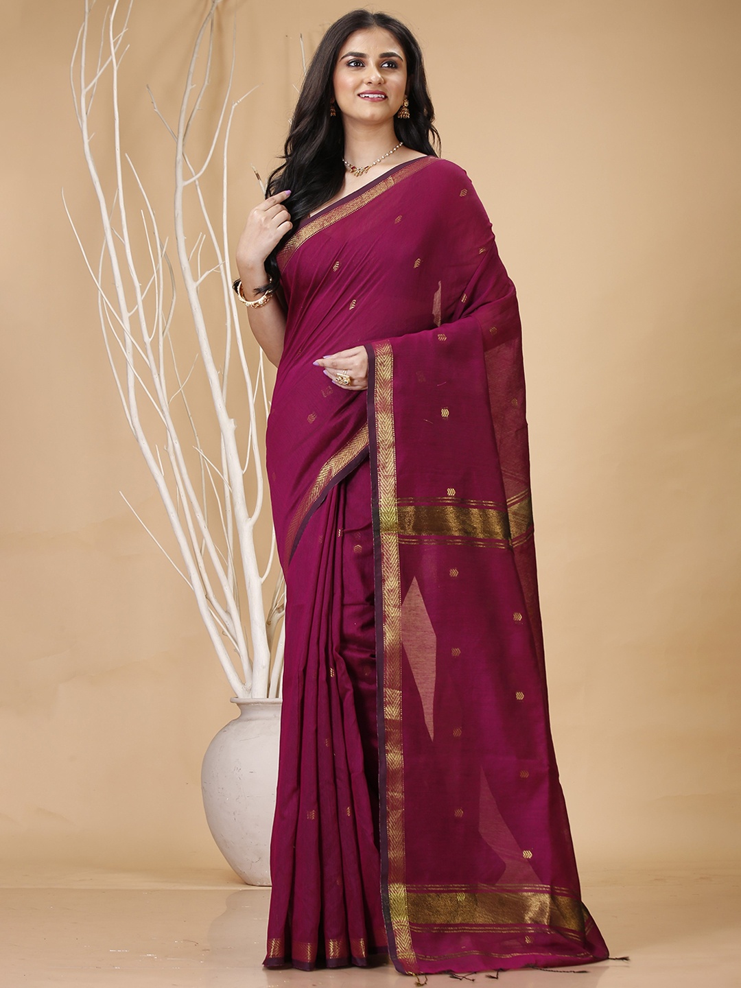 

SLAGHA Woven Design Zari Taant Saree With Unstitched Blouse Piece, Maroon