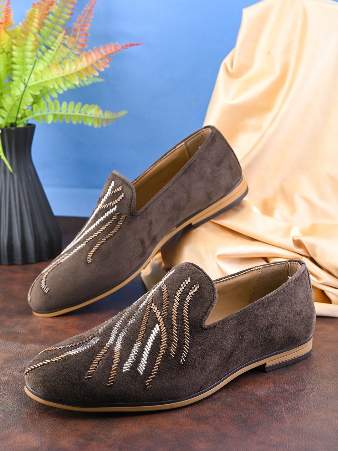 

House of Pataudi Men Embellished Slip-On Mojaris, Brown