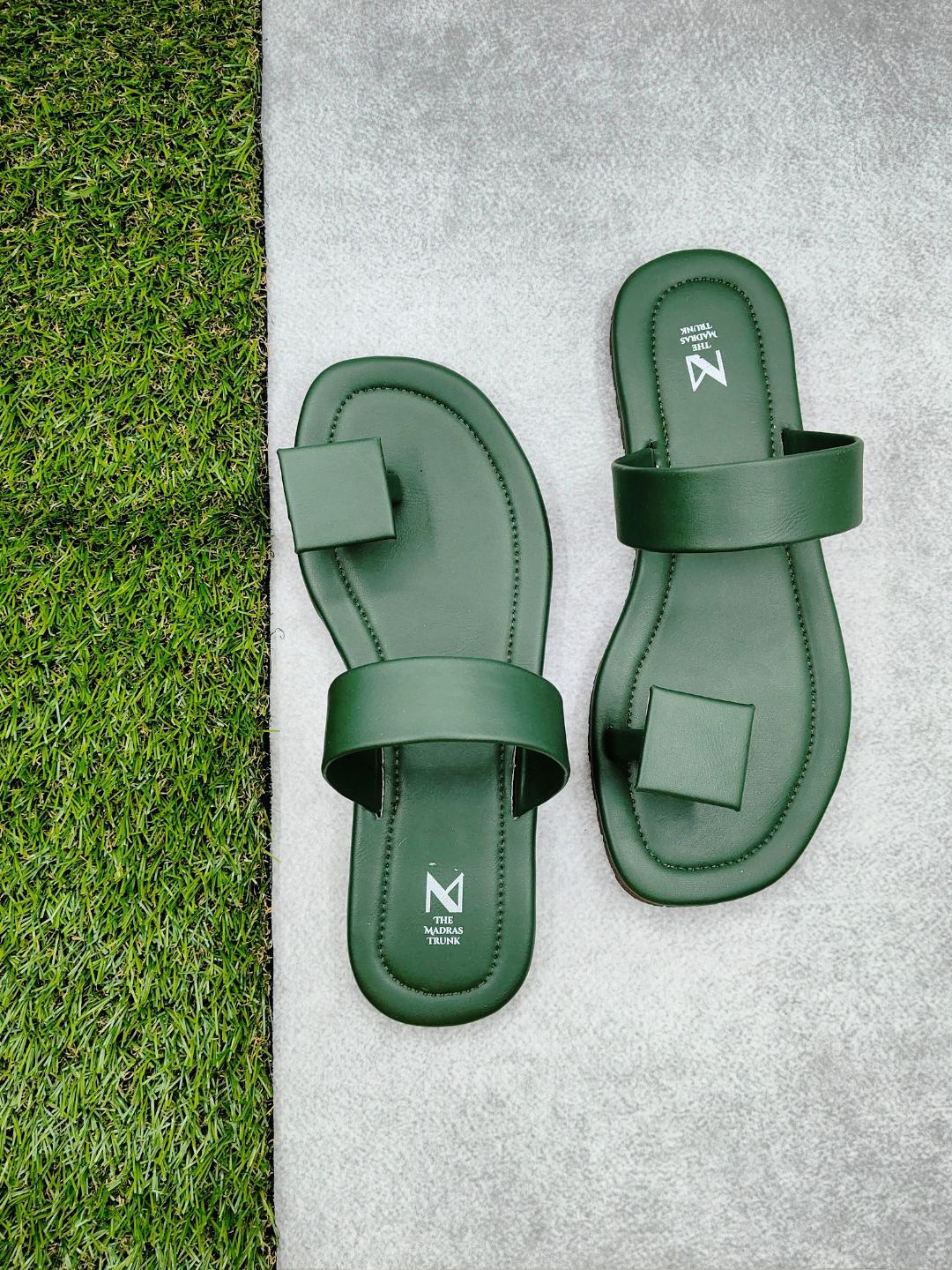 

THE MADRAS TRUNK Men Comfort Sandals, Green