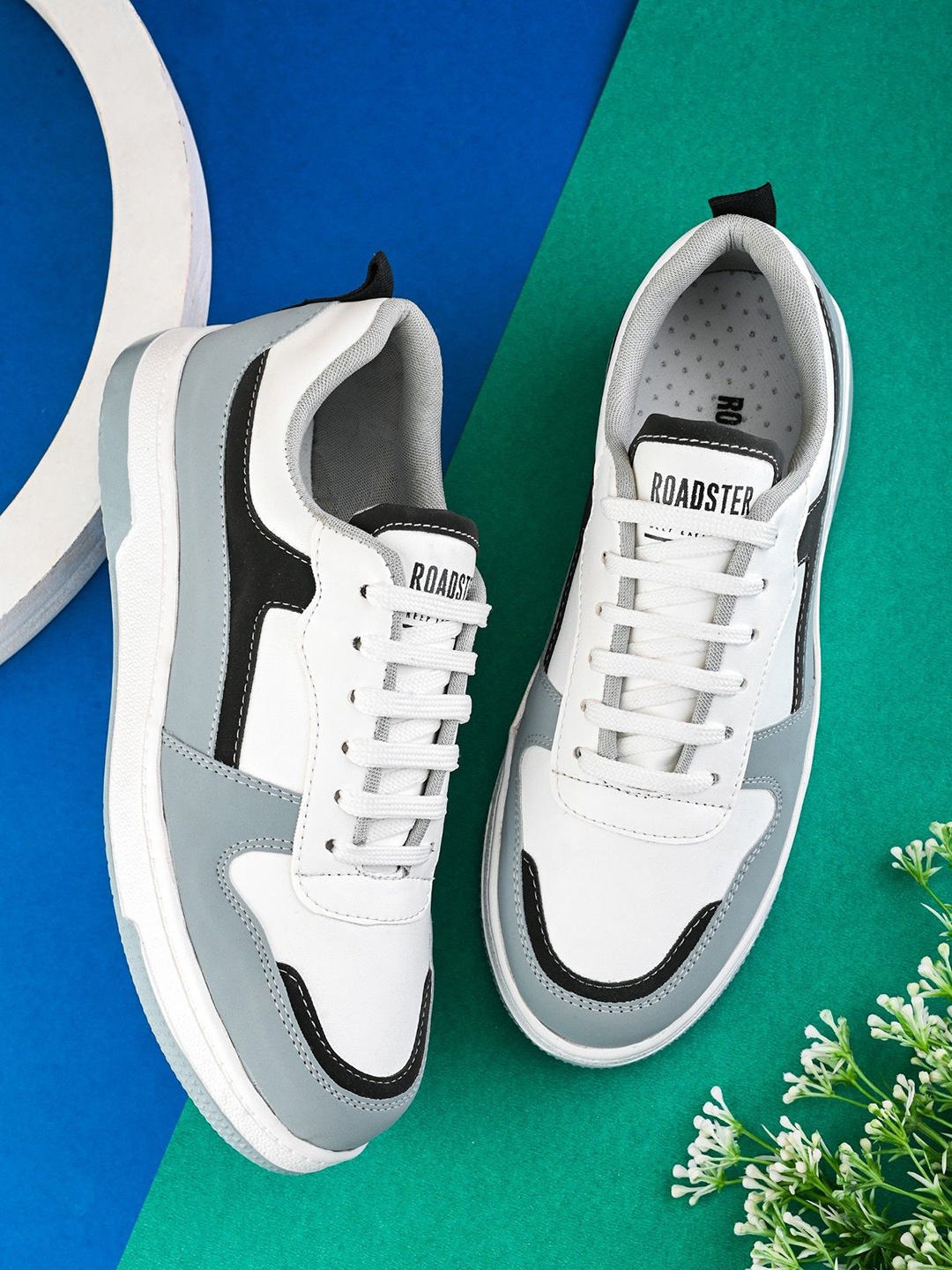 

The Roadster Lifestyle Co Men Lace Up Colourblocked Sneakers, Blue