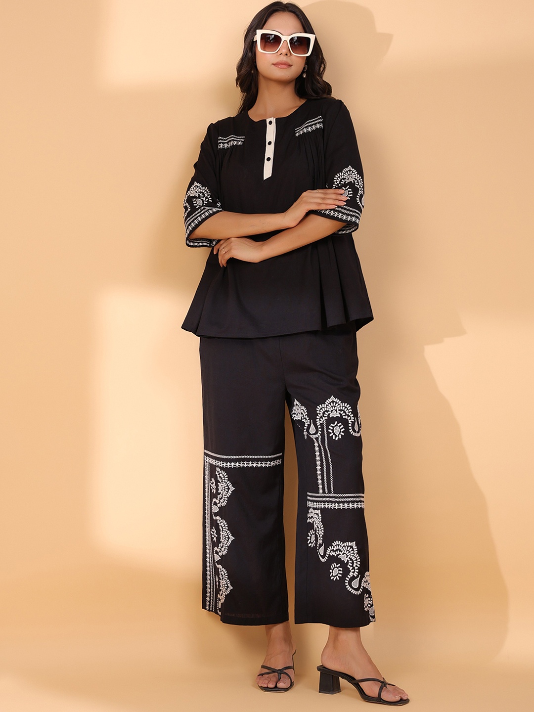 

STIL O STITCH Embroidered Tunic & Trousers, Black