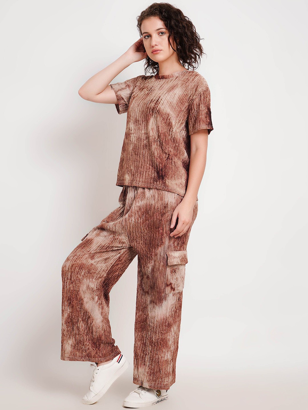 

Lugo Printed Round Neck T-Shirt With Trouser, Coffee brown