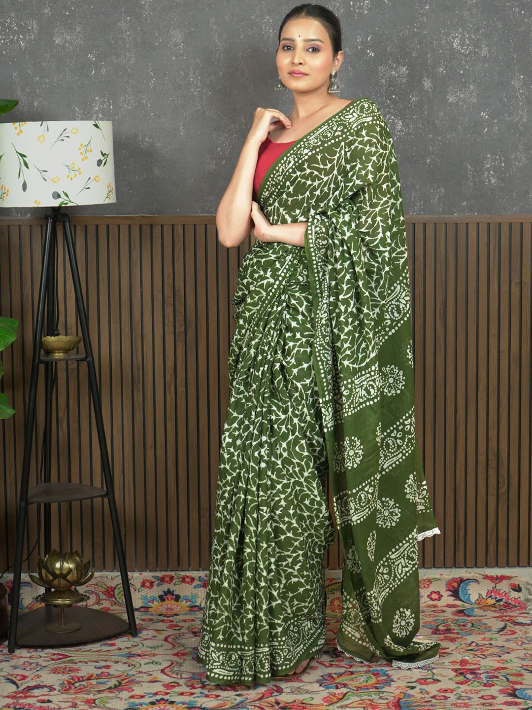 

Ushvii Batik Printed Pure Cotton Block Print Saree, Green