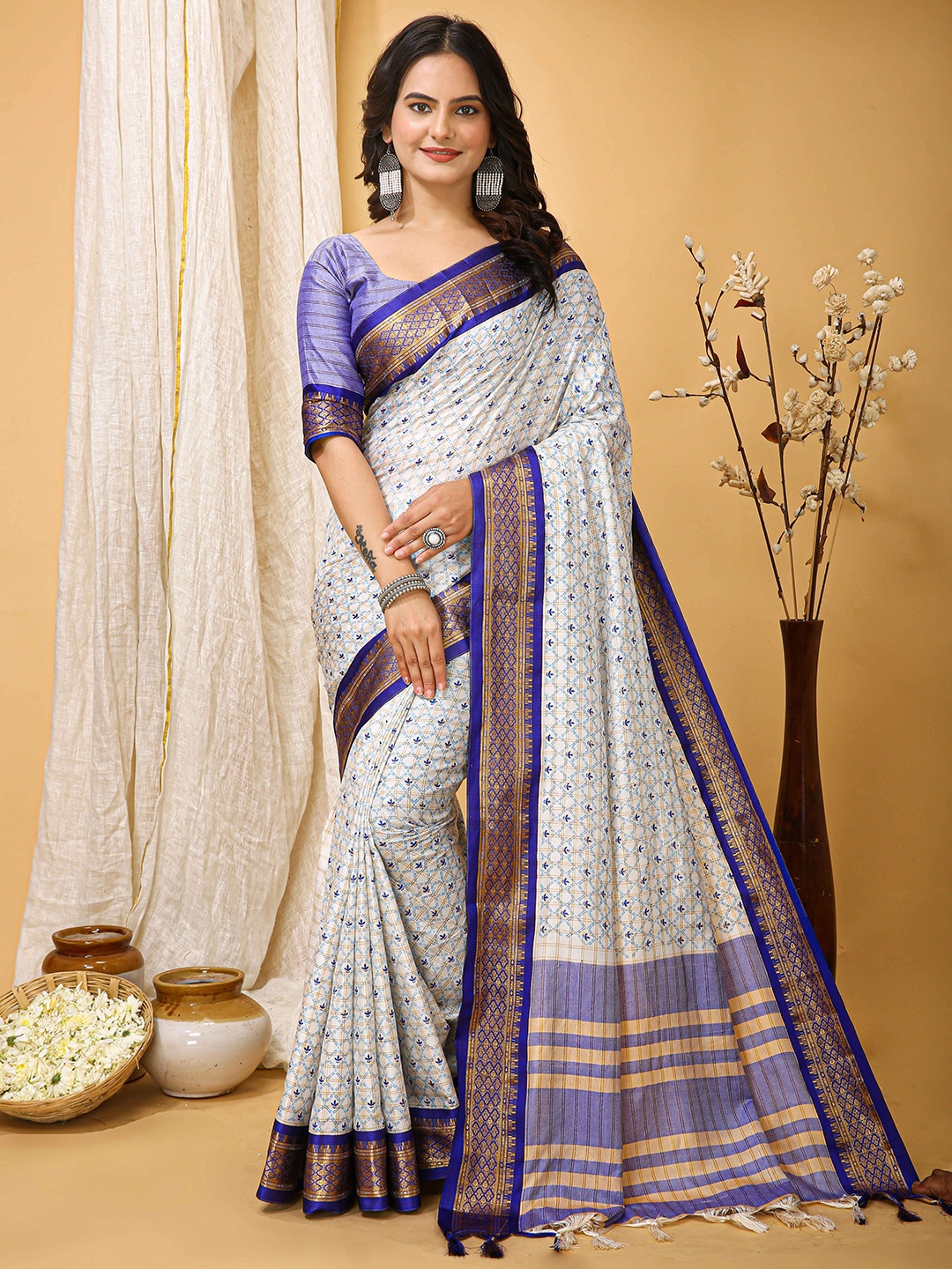 

VEECHIS Woven Design Printed Saree, White