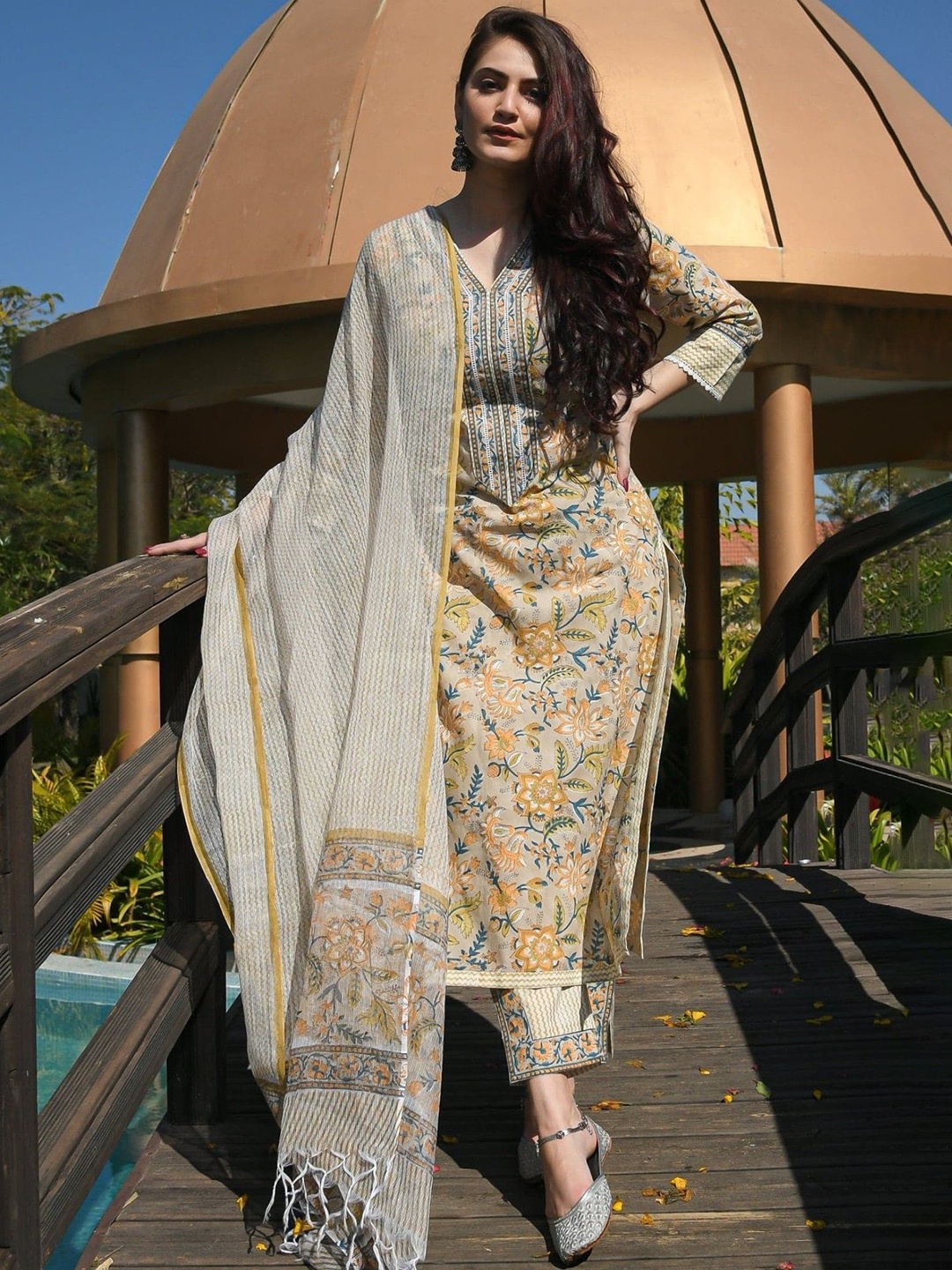 

Moda Rapido Floral Printed Straight Kurta with Trousers & Dupatta, Yellow