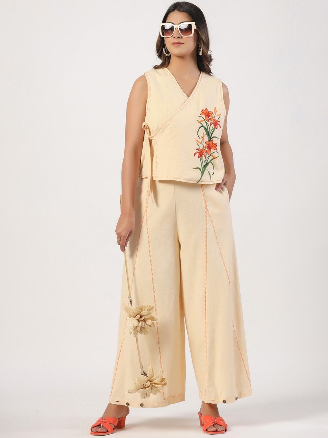 

STIL O STITCH Embroidered V-Neck Top With Trousers, Orange