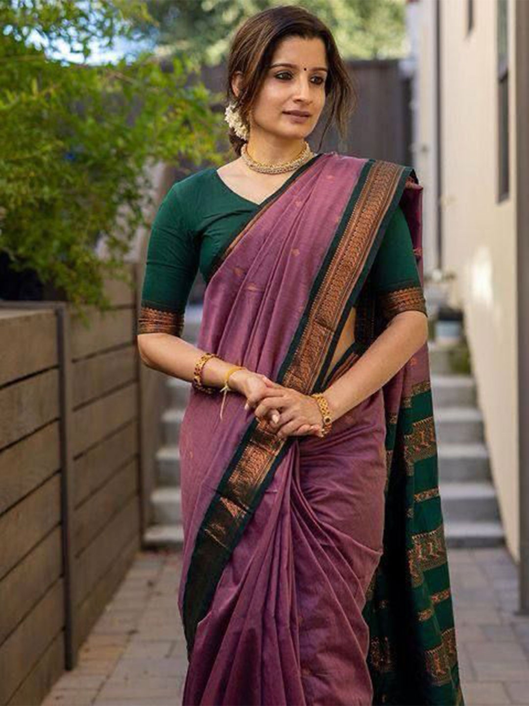 

Rujave Woven Design Art Silk Kanjeevaram Saree, Lavender