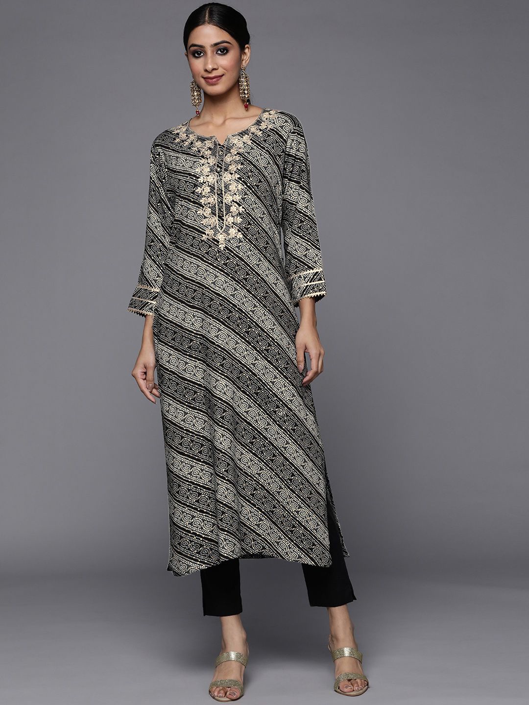

DIVASTRI Bandhani Printed Sequinned Notch Neck Straight Kurta, Grey