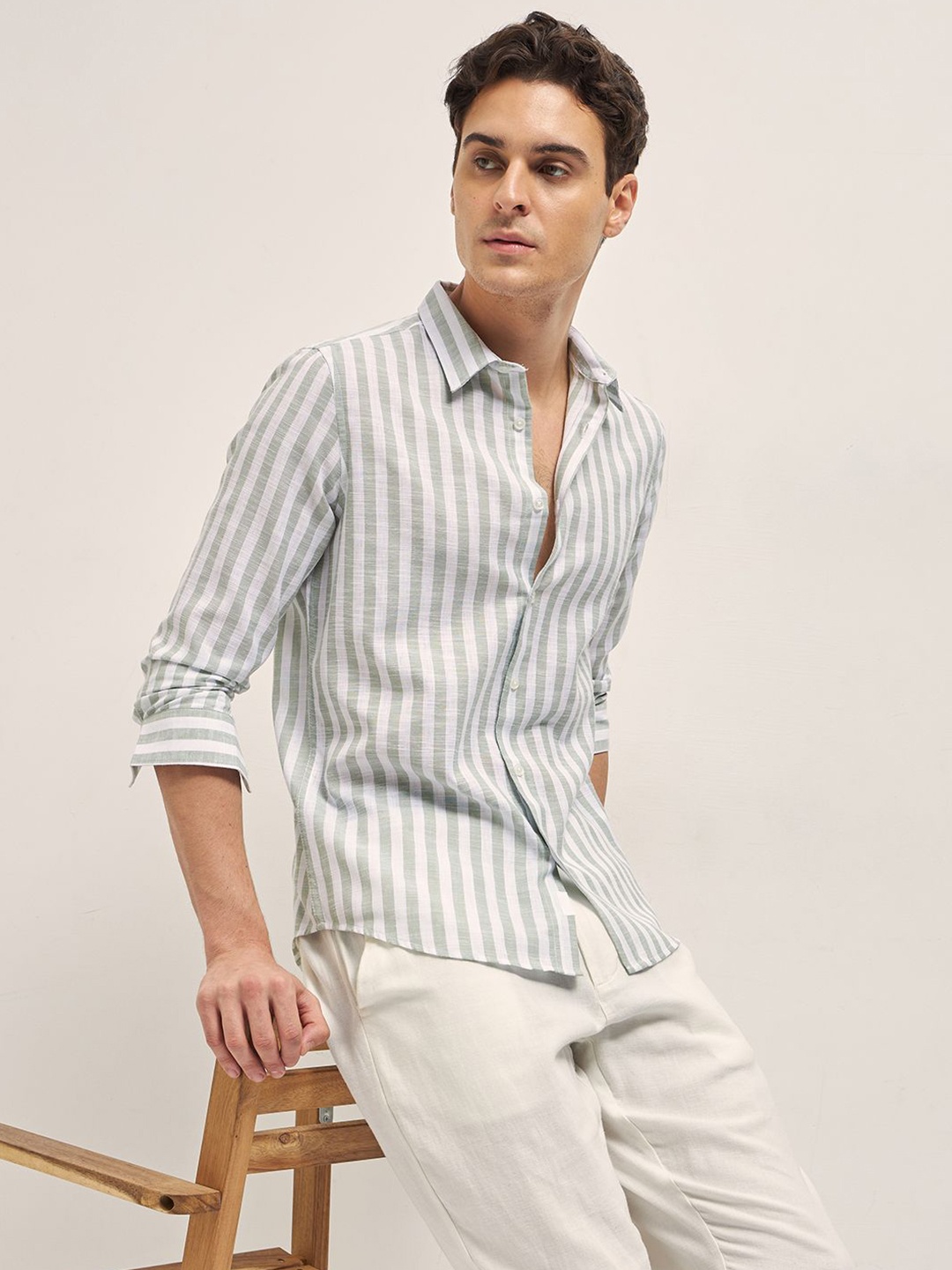 

THE BEAR HOUSE Men Slim Fit Opaque Striped Casual Shirt, Green