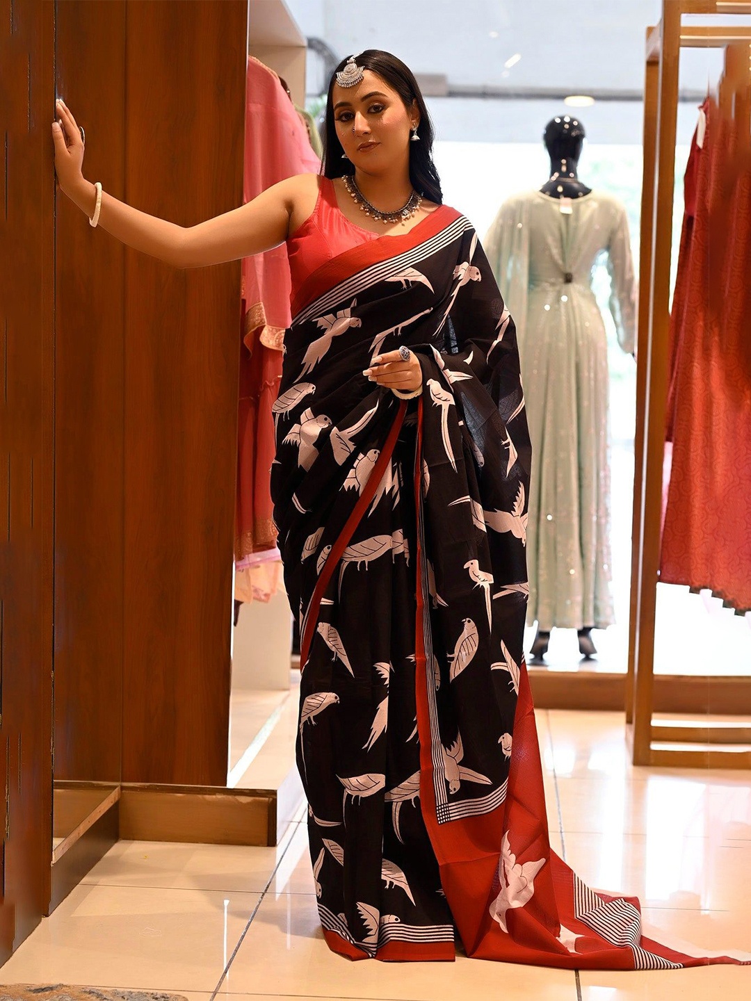 

Iris Floral Pure Cotton Saree, Black