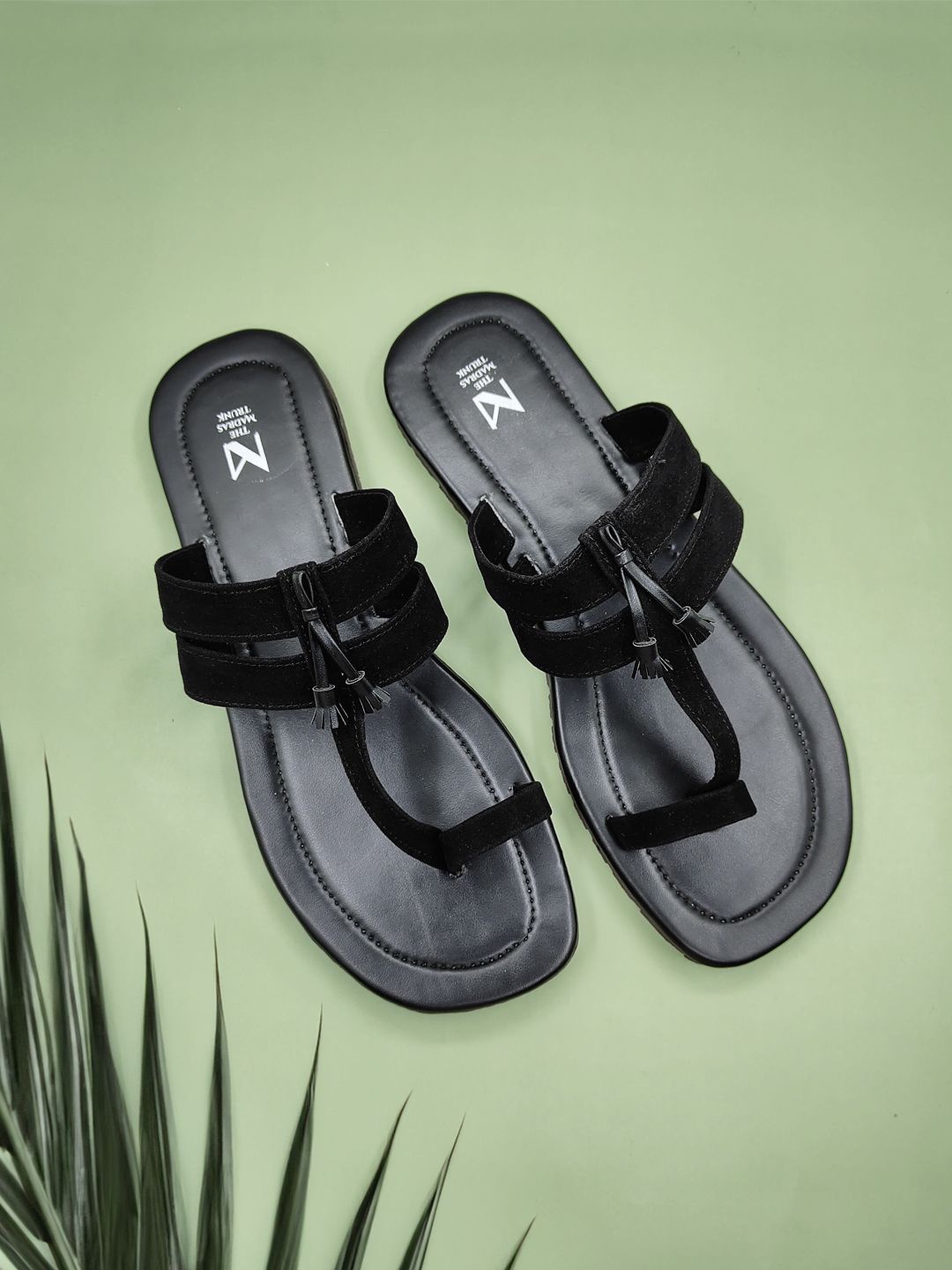 

THE MADRAS TRUNK Men Comfort Sandals, Black