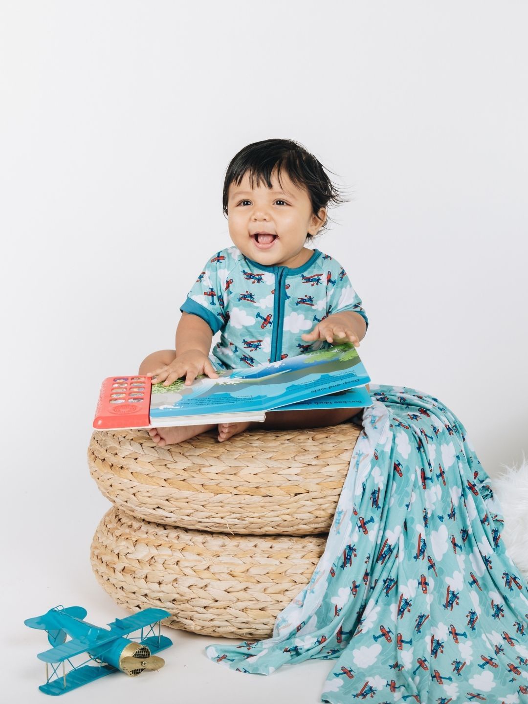 

THE PLUSH CLUB Infants Aeroplane Jet Printed Round Neck Rompers, Blue