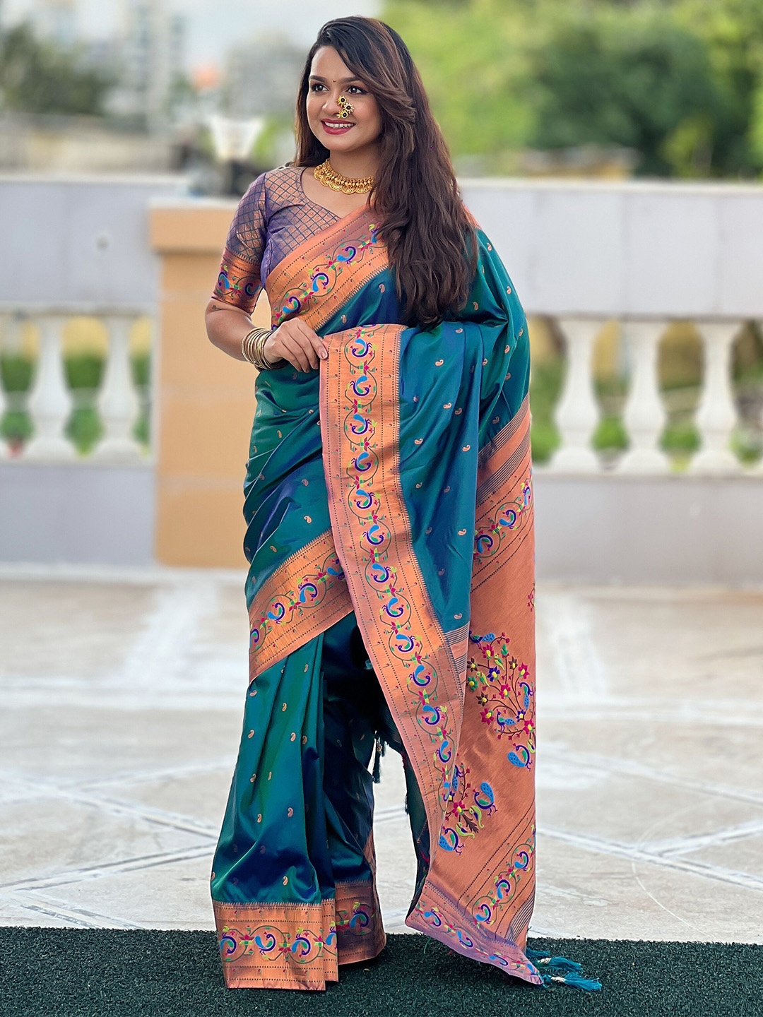 

VEECHIS Woven Design Zari Silk Blend Banarasi Saree, Blue