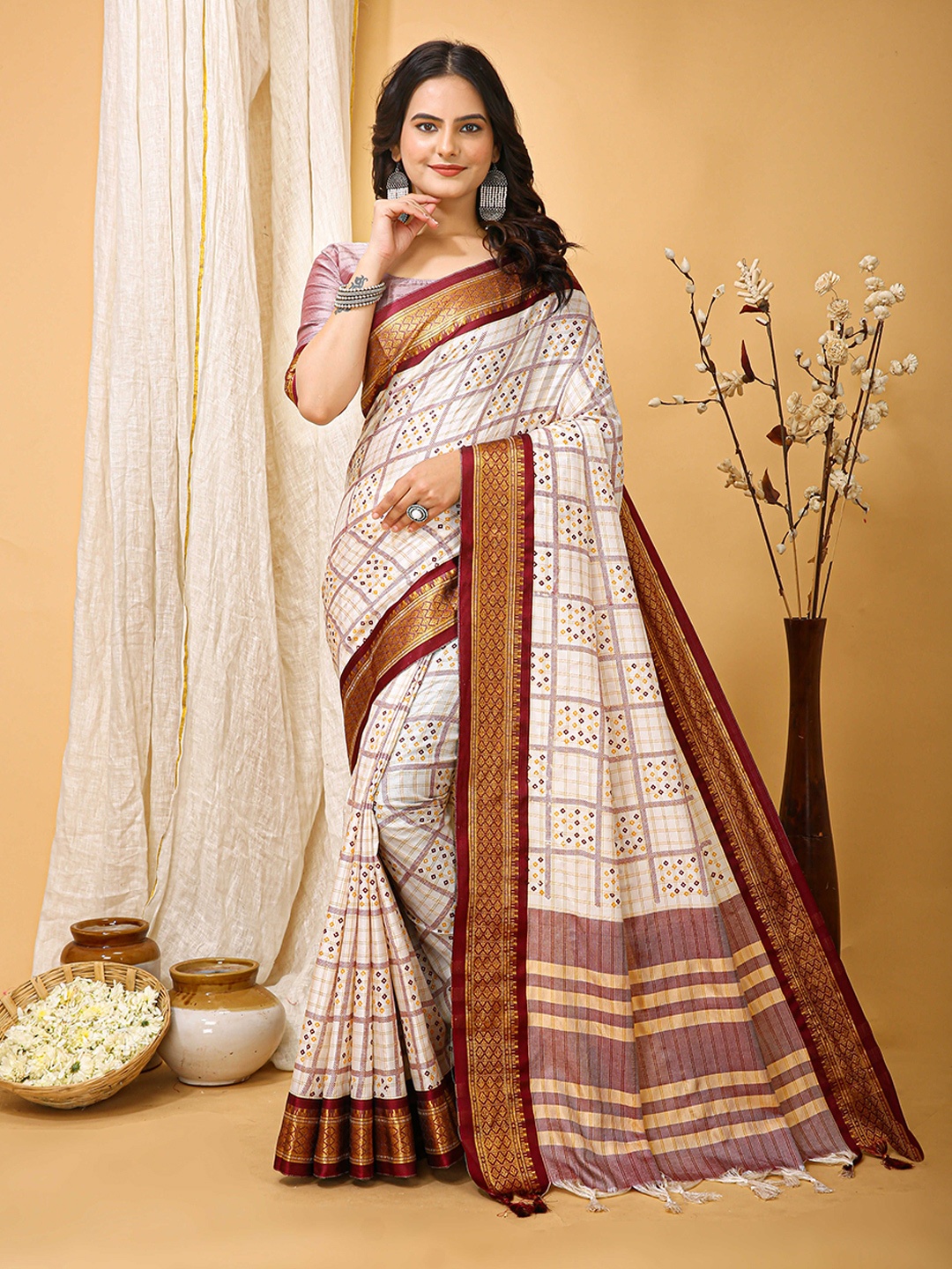 

VEECHIS Printed Woven Design Zari Saree With Unstitched Blouse Piece, Maroon