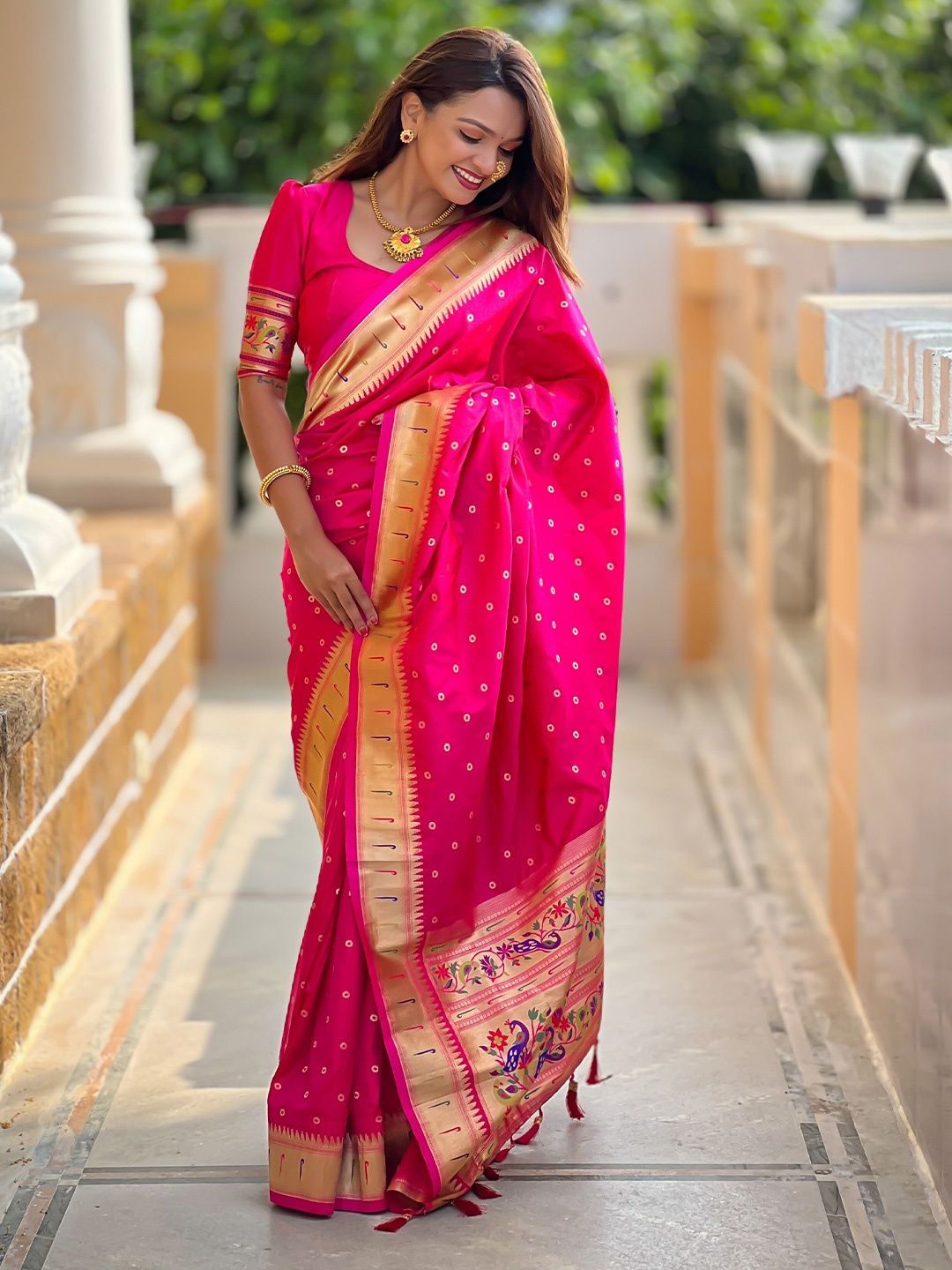

VEECHIS Woven Design Zari Silk Paithani Saree With Unstitched Blouse Piece, Pink