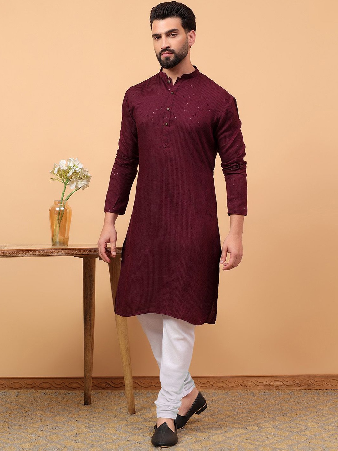 

TREEMODA Embroidered Mandarin Collar Sequinned Straight Kurta With Trouser, Maroon