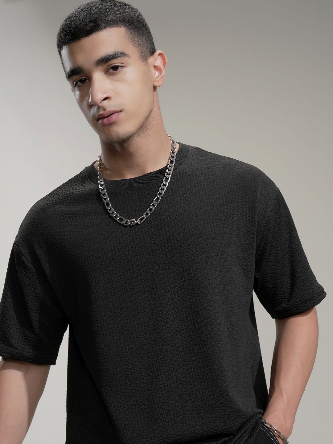 

HIGHLANDER Men Drop-Shoulder Sleeves T-shirt, Black