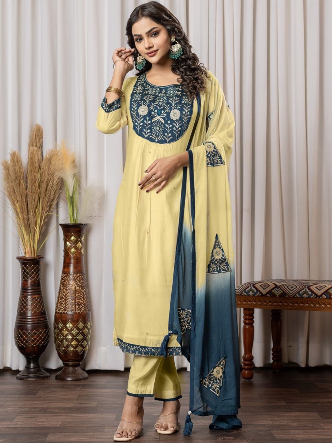 

DRESOUL Floral Embroidered Roman Silk Straight Kurta With Trousers And Dupatta, Beige