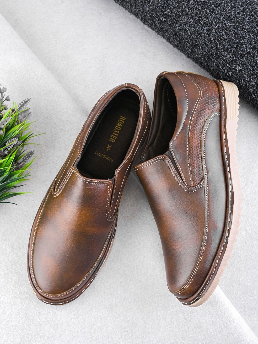 

The Roadster Lifestyle Co Men Slip On Sneakers, Brown