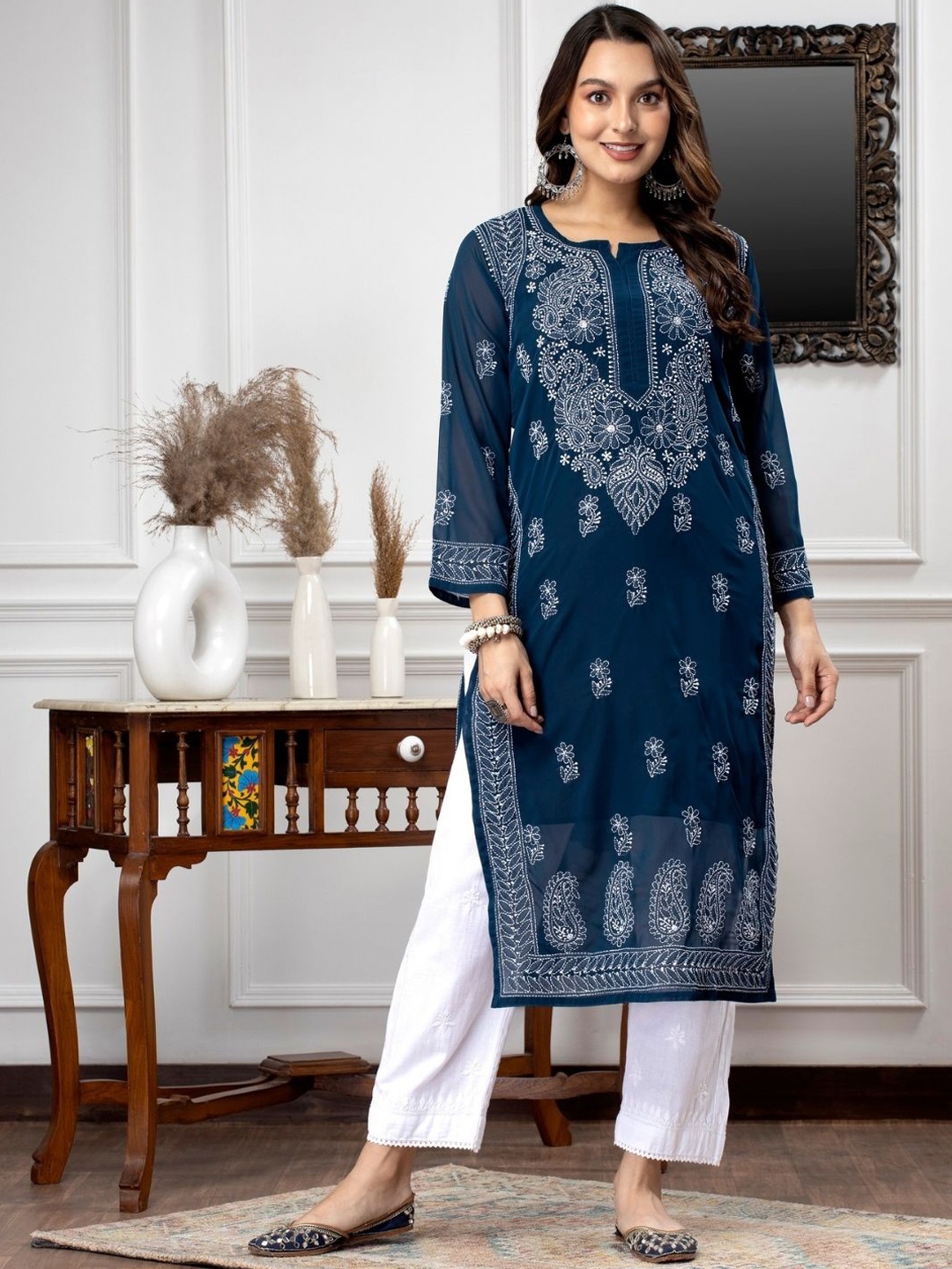 

PARAMOUNT CHIKAN Floral Embroidered Notch Neck Lucknowi Chikankari Georgette Kurta, Navy blue