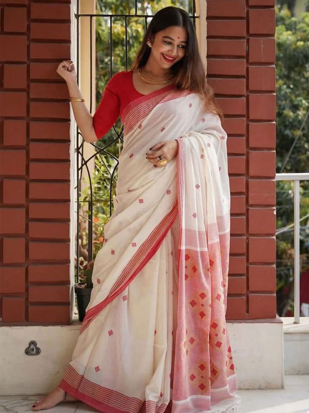 

Moda Rapido Maheshwari Saree, White