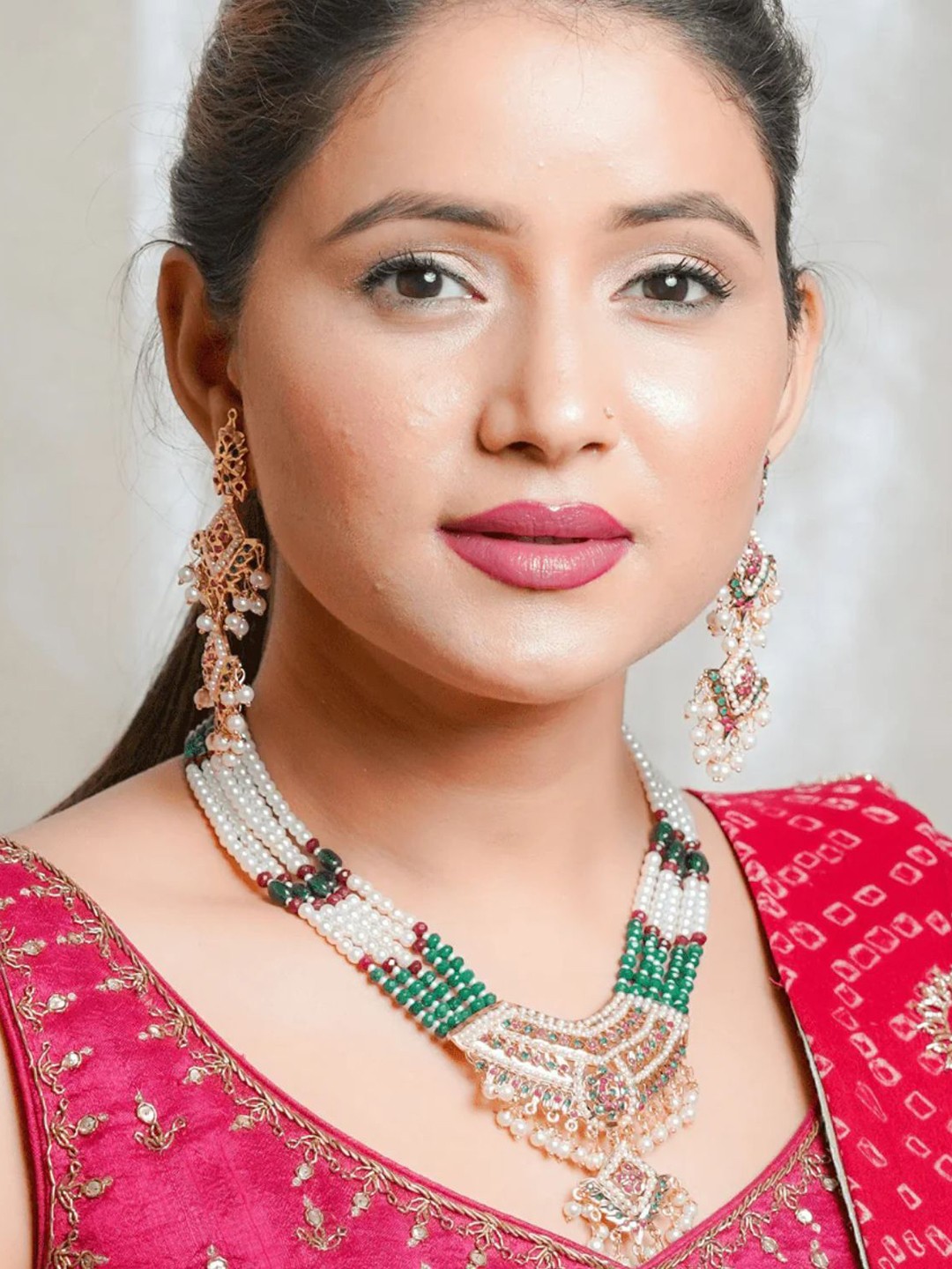 

QUEENS JEWELS Gold-Plated Artificial Stones-Studded & Beaded Jewellery Set