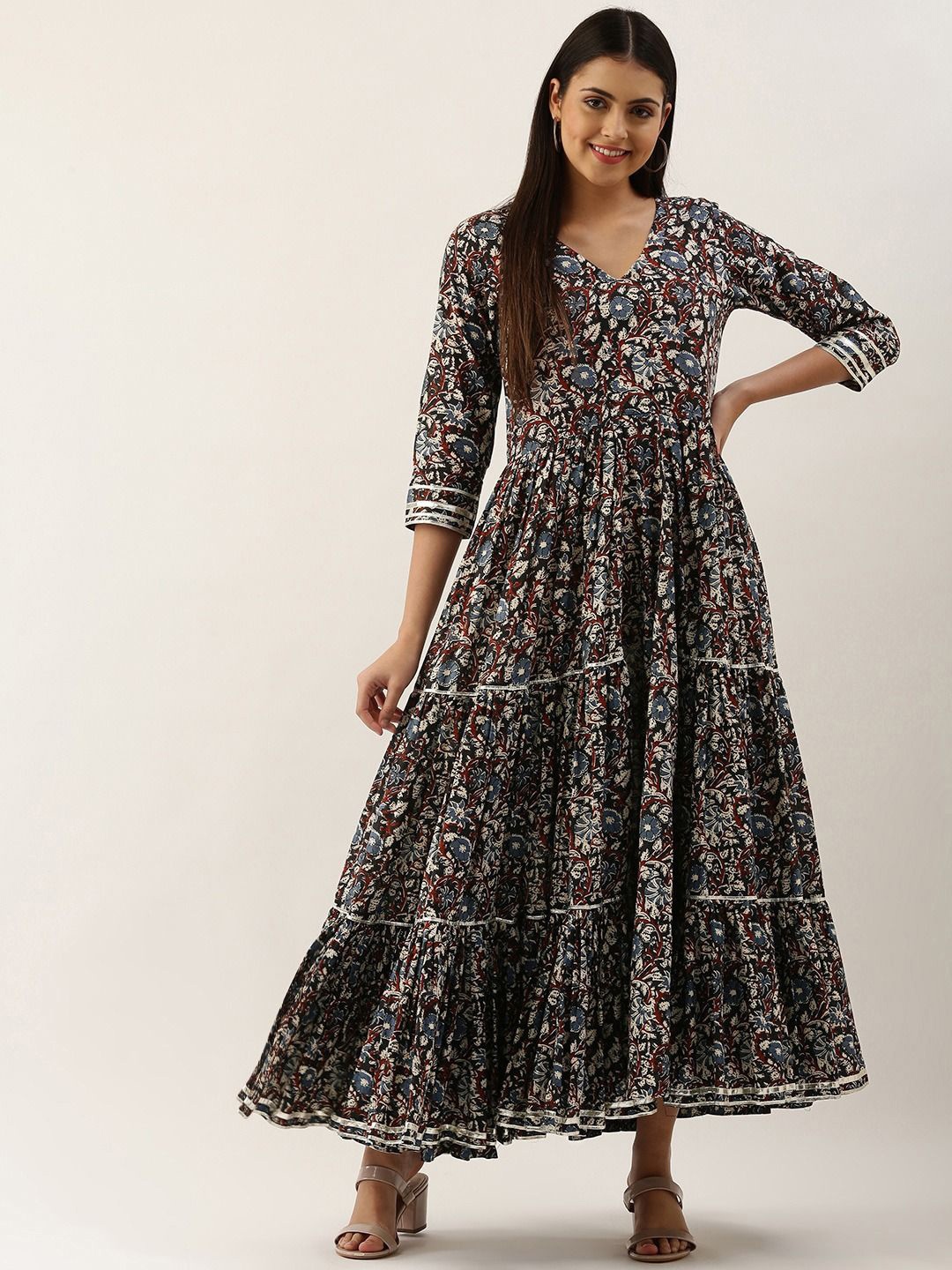 

DIVASTRI Floral Printed Tiered V-Neck Pure Cotton Anarkali Kurta, Black