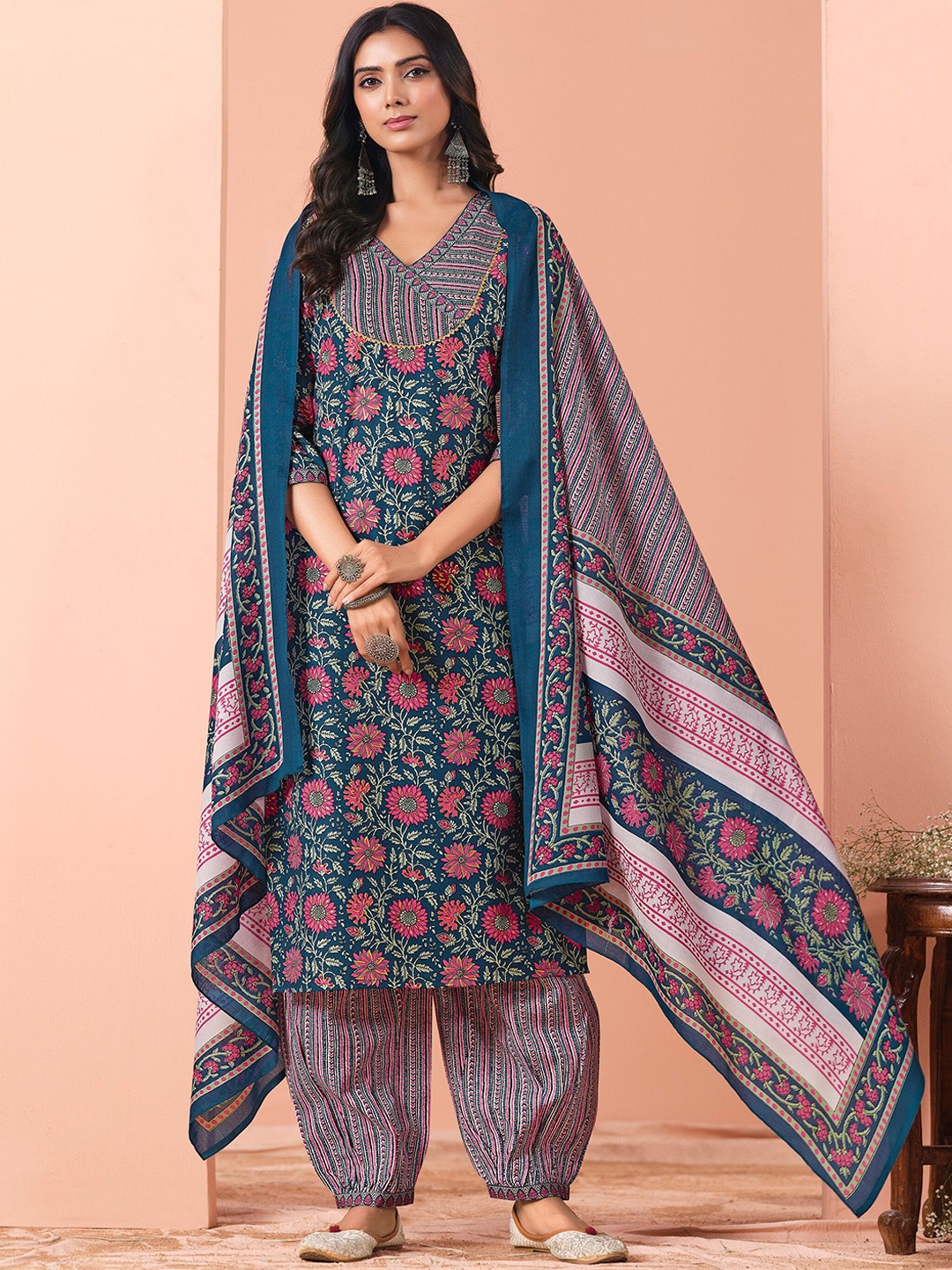

MOJILAA Floral Printed Sequinned Straight Kurta with Salwar & Dupatta, Blue