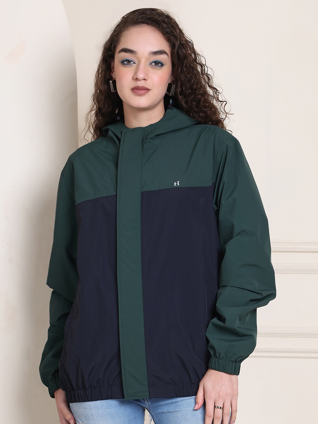 

HOUSE OF VEDAS Women Colourblocked Windcheater and Water Resistant Outdoor Sporty Jacket, Green