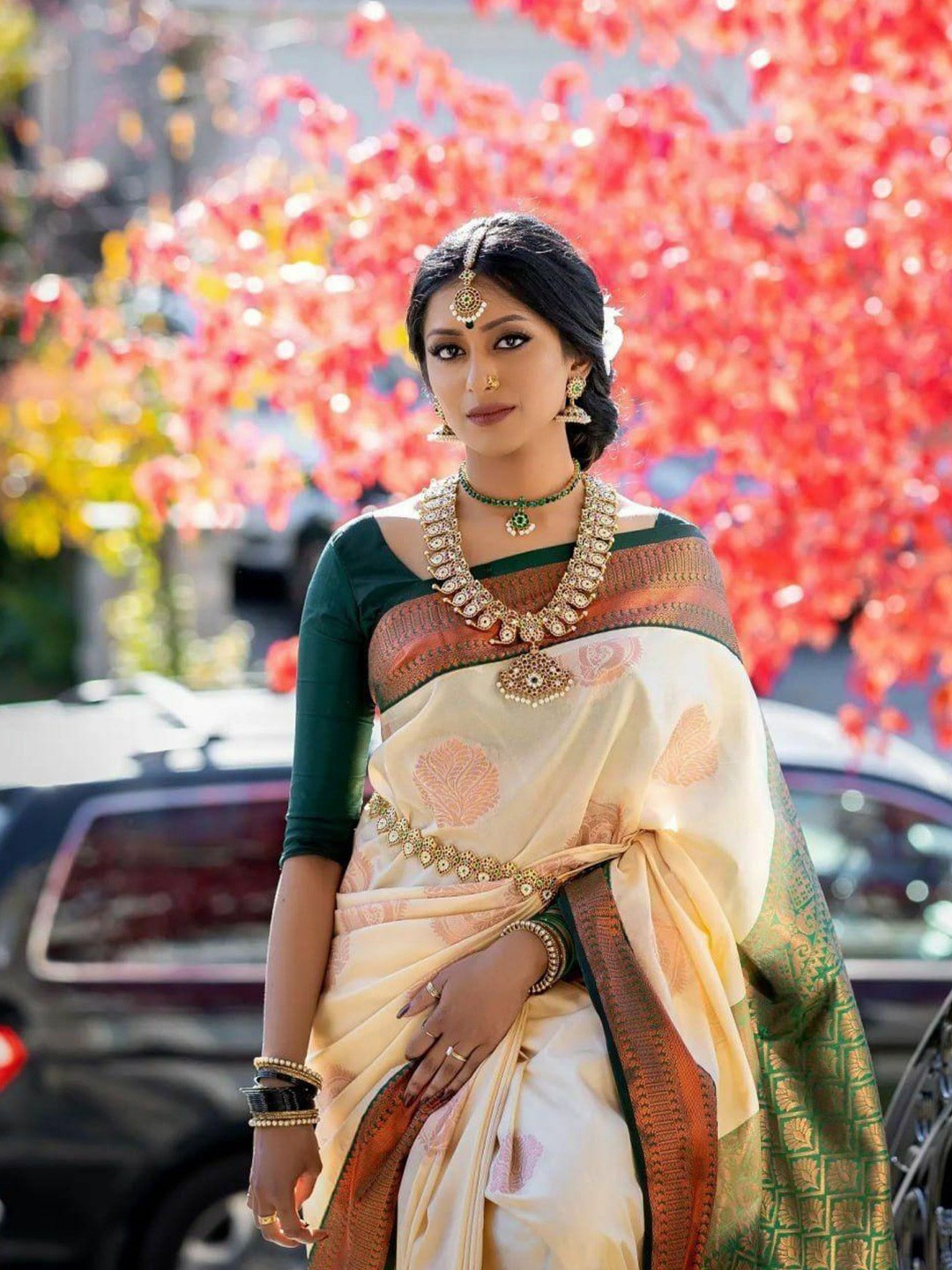 

Rujave Woven Design Zari Art Silk Kanjeevaram Saree, Cream