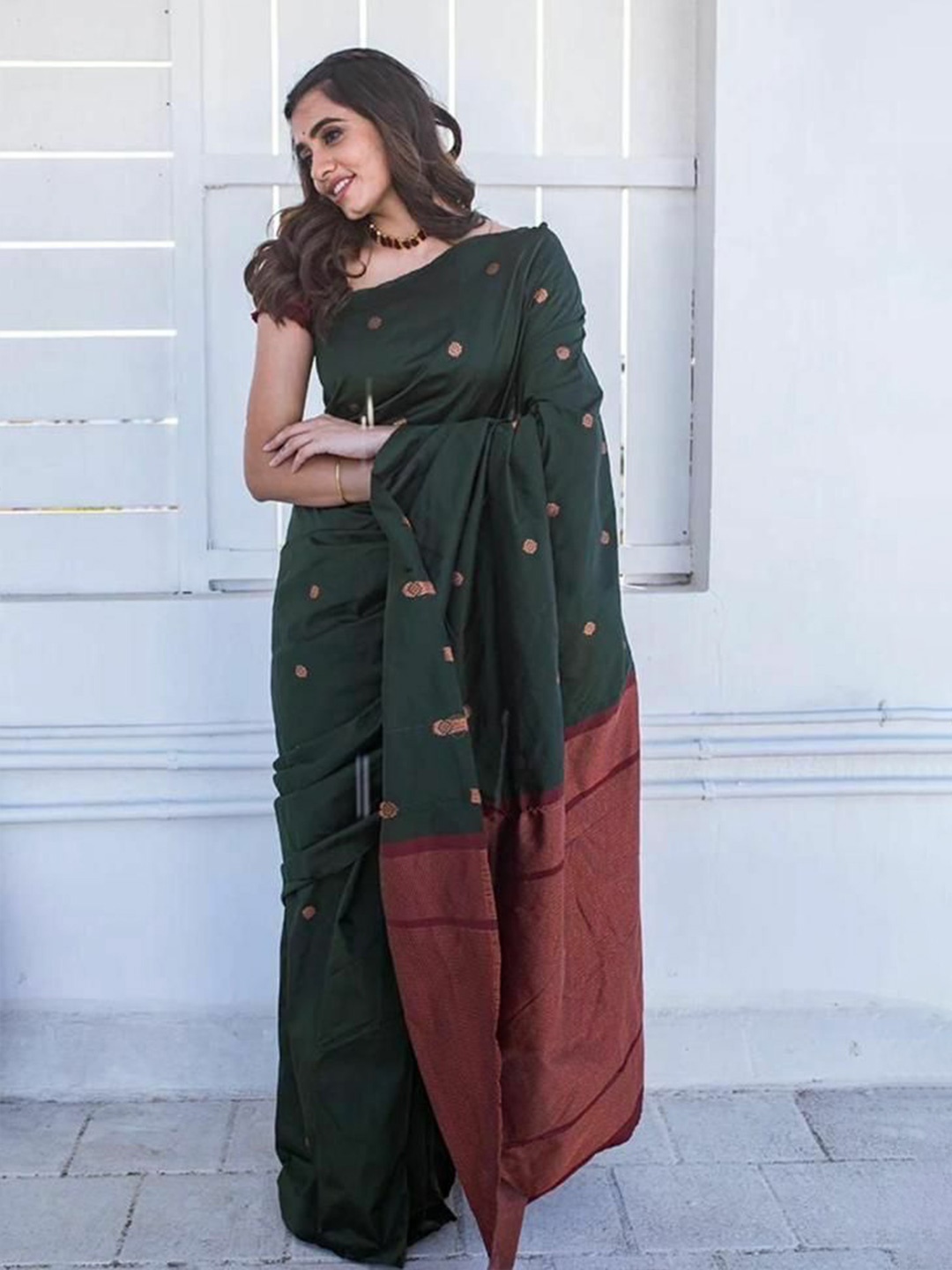 

Rujave Woven Design Art Silk Kanjeevaram Saree, Green