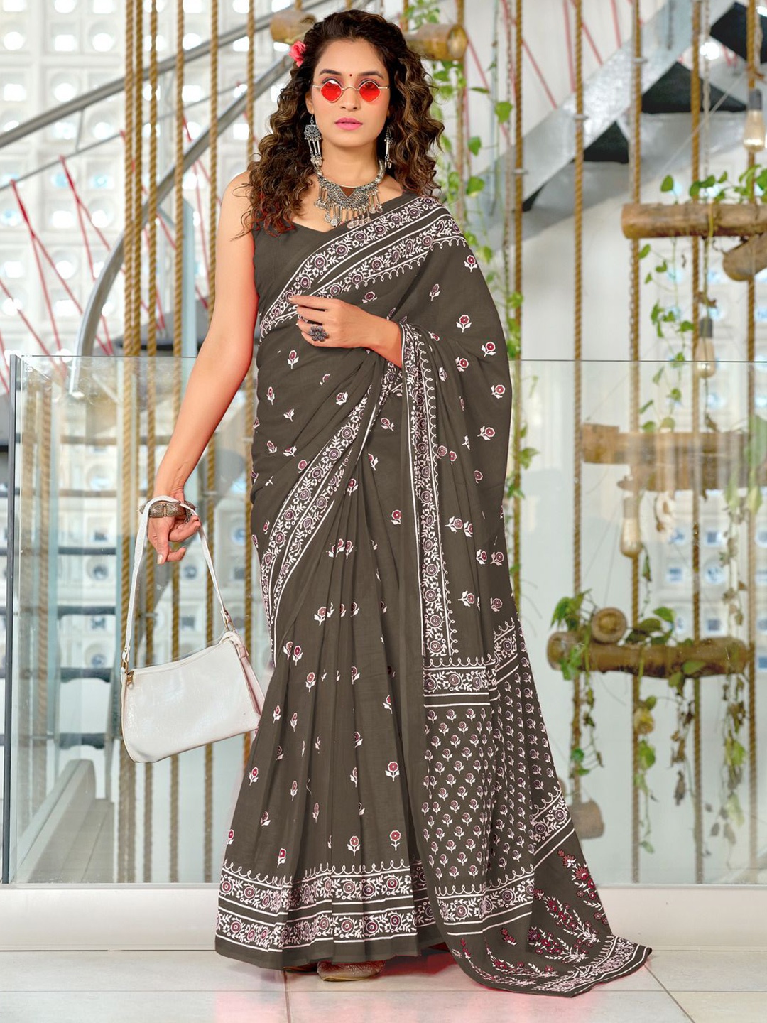 

Anouk Ethnic Motifs Printed Pure Cotton Handloom Saree, Brown