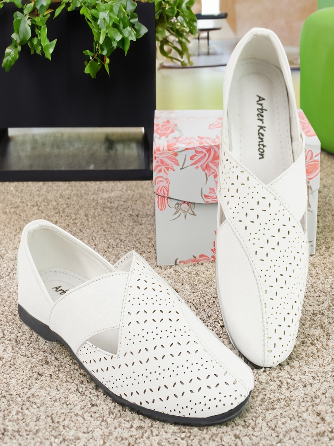 

Arber Kenton Men Perforations Mojaris, White