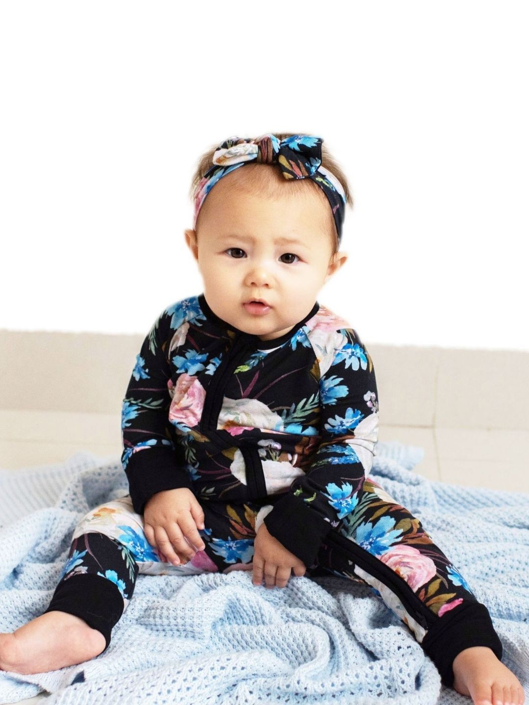 

THE PLUSH CLUB Infants Floral Printed Round Neck Rompers, Black