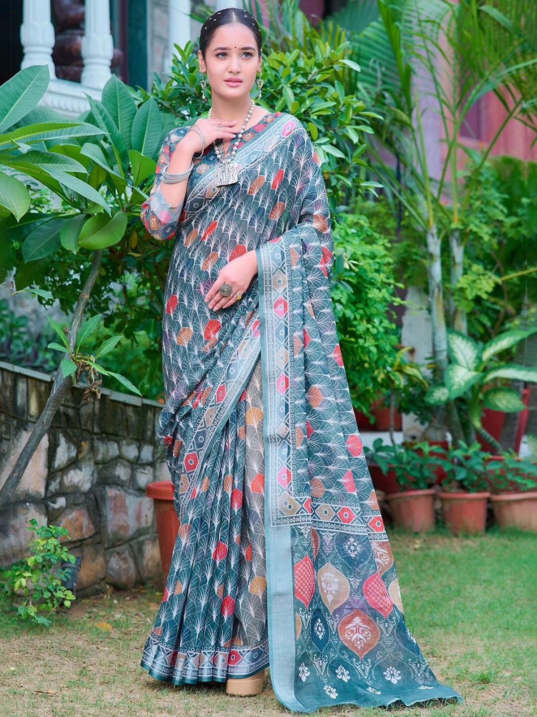 

Iris Floral Pure Cotton Saree, Teal