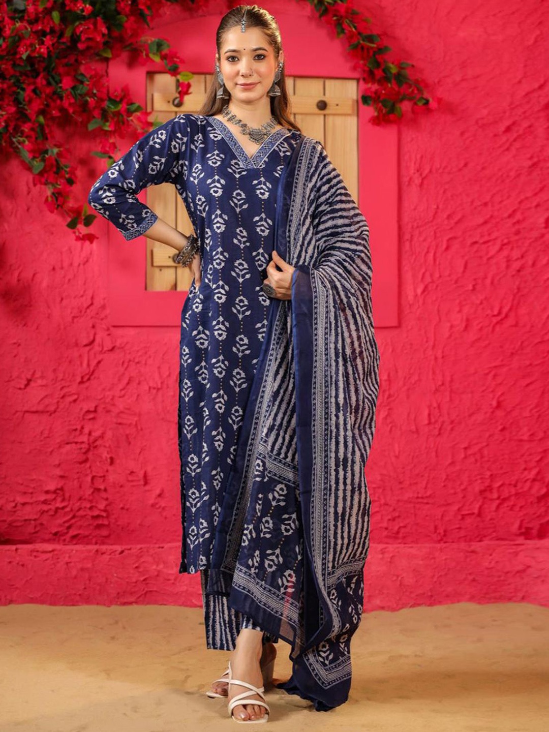 

BAPS Floral Printed V-Neck Straight Kurta with Trousers & Dupatta, Navy blue
