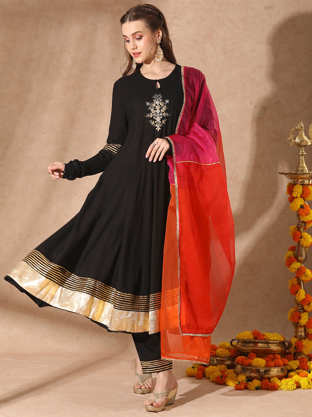 

FASHOR Floral Embroidered Keyhole Neck Anarkali Kurta with Pant, Black