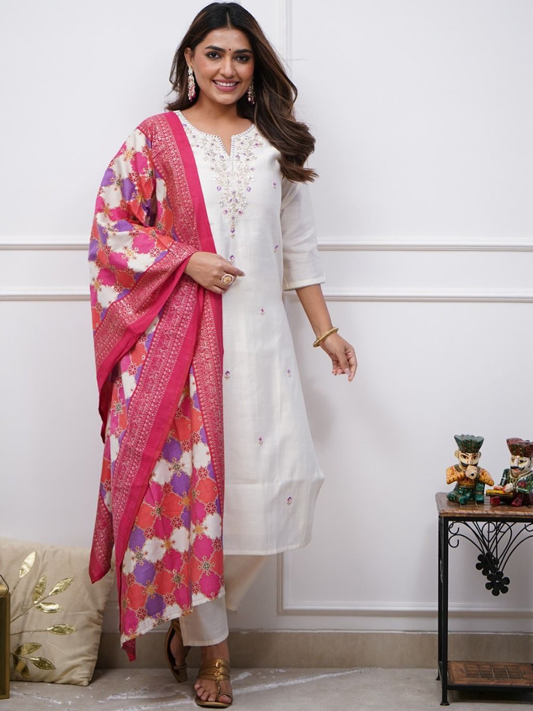

Anara Floral Embroidered Notch Neck Thread Work Straight Kurta With Trousers & Dupatta, White