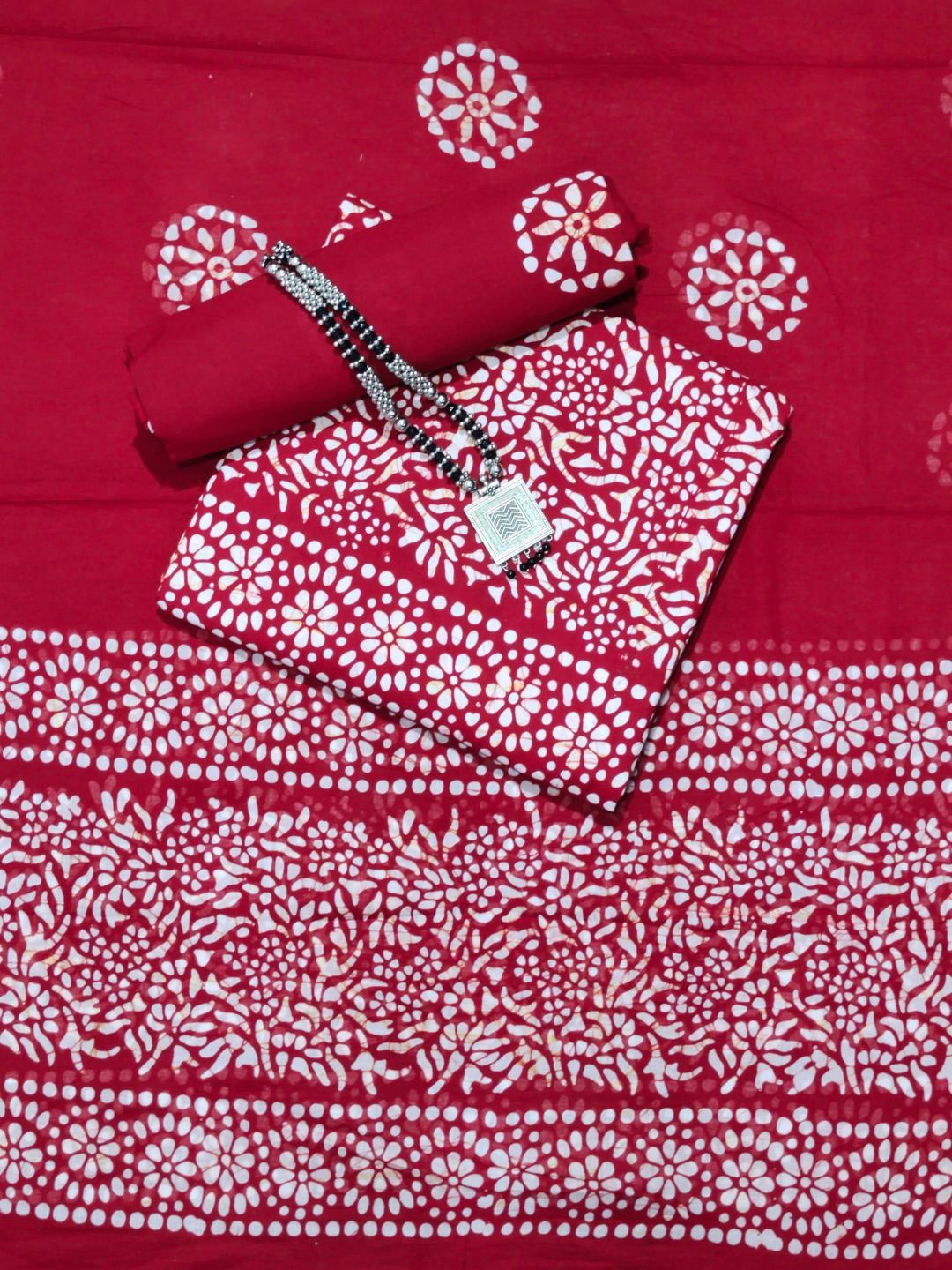 

Farooq Dyeing Floral Printed Pure Cotton Unstitched Dress Material, Red