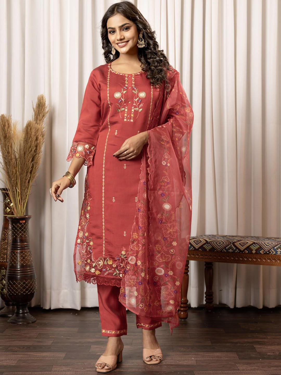

DRESOUL Floral Embroidered Thread Work Straight Kurta With Trousers & Dupatta, Red
