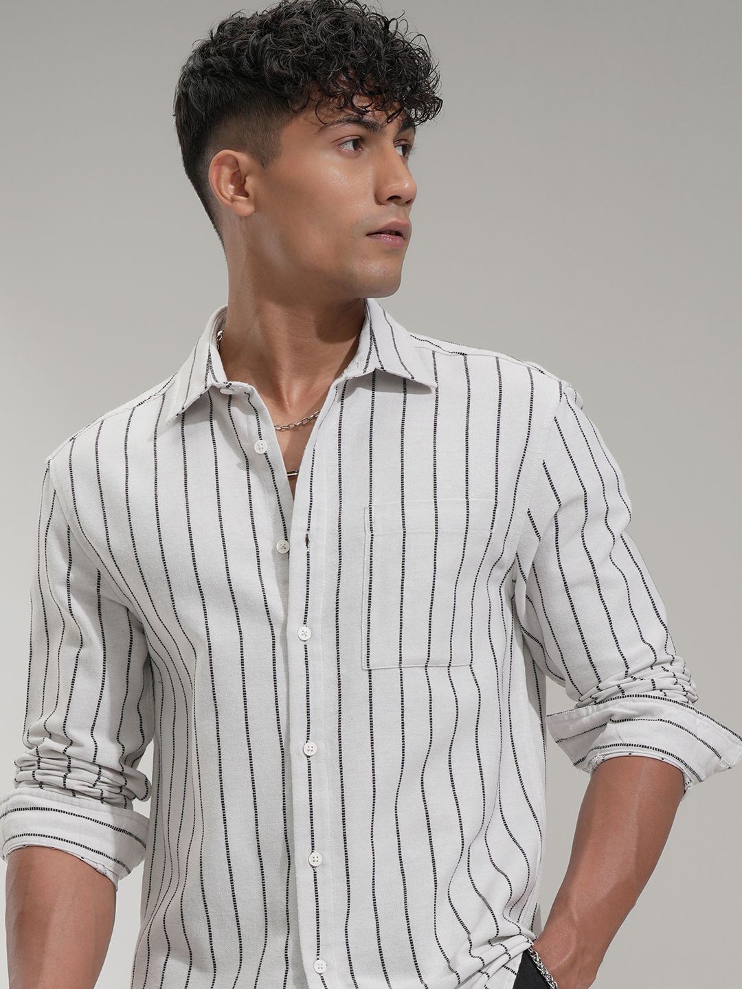

HIGHLANDER Men Comfort Slim Fit Opaque Striped Casual Shirt, Off white